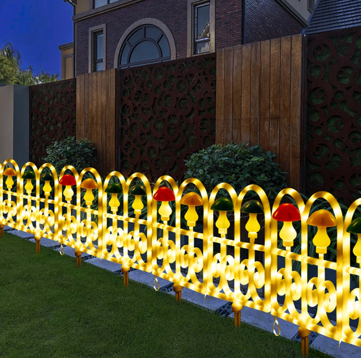 Mushroom/Clover Solar Fence Light -2 Options